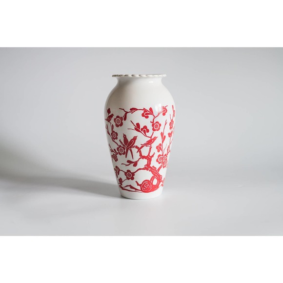 Vintage MCM Vitrock 9" Vase Anchor Hocking Red Birds & Flowers - Picture 1 of 7